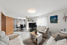 Wohnzimmer 1 Charmante Doppelhaush�lfte mit Wintergarten, Pool & gro�em Garten, nur 5 Min. zum Bahnhof