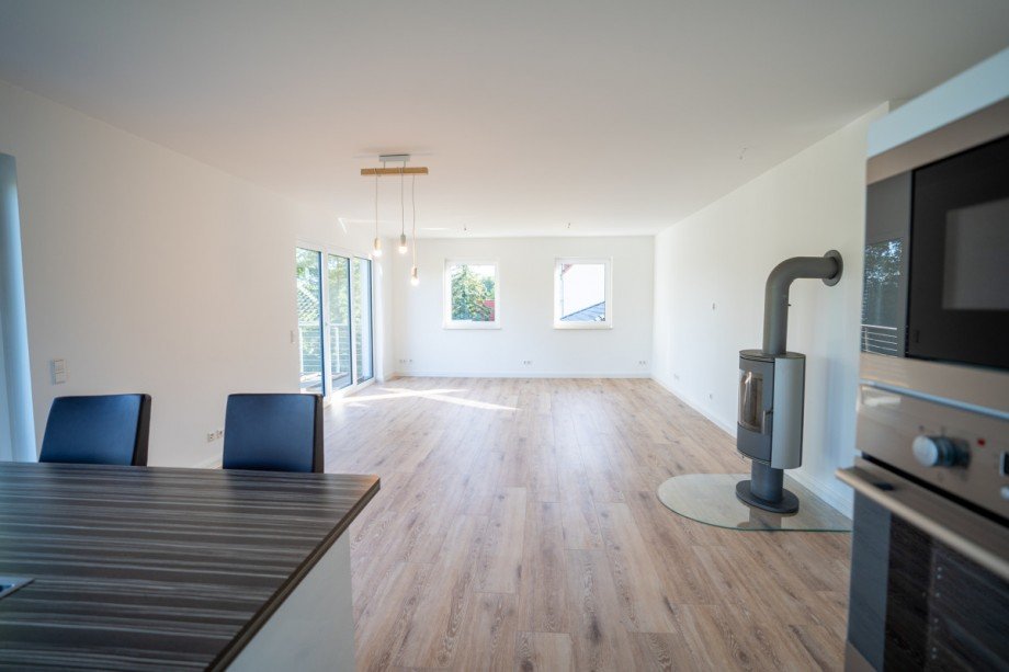 Blick von Ess- in Wohnbereich Penthousewohnung Zeuthen