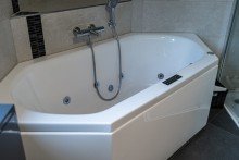 Badewanne mit Whirlpool Traumhafter Bungalow zwischen Berlin und Dresden