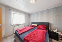 Schlafzimmer 1 Charmante Doppelhaush�lfte mit Wintergarten, Pool & gro�em Garten, nur 5 Min. zum Bahnhof