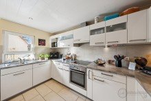 K�che Charmante Doppelhaush�lfte mit Wintergarten, Pool & gro�em Garten, nur 5 Min. zum Bahnhof
