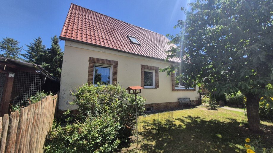 Garten Hausansicht Einfamilienhaus M�rkisch Buchholz / K�then