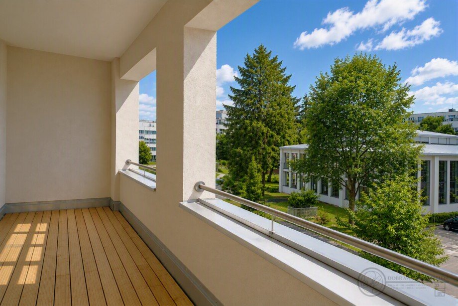 Loggia mit Blick auf den Innenhof Etagenwohnung Berlin