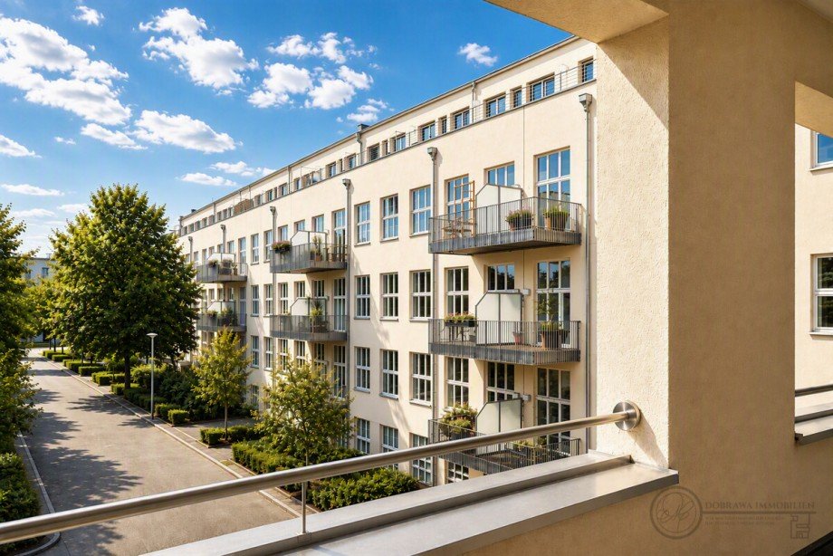 Blick auf den Innenhof von der Loggia Etagenwohnung Berlin