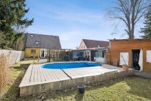 Gartenansicht Pool Charmante Doppelhaush�lfte mit Wintergarten, Pool & gro�em Garten, nur 5 Min. zum Bahnhof