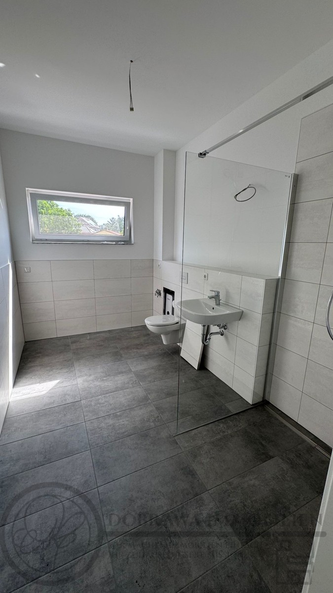 Bad mit Dusche Dachgeschosswohnung Niederlehme